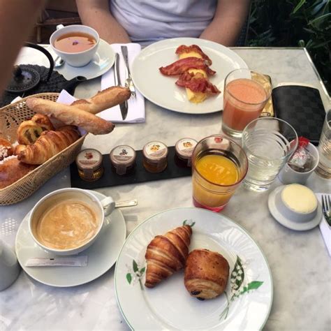 dior des lices petit déjeuner|dior des lices cafe.